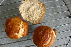 Laugenbr&ouml;tchen backen