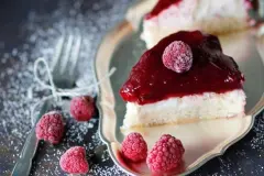 Frischkäsetorte mit Himbeeren