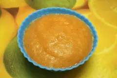 Apfelmus in kleinen Portionen