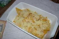 Tortilla-Chips mit Käse überbacken