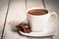 Heiße Schokolade mit Zimt und Batida de Coco