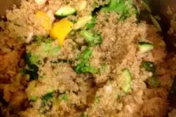 Quinoa-Gemüse-Pfanne (kalorienarm, proteinreich)