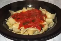 Tomatensauce mit Basilikum-Pesto