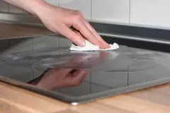 Reinigung und Pflege von Glaskeramik-Kochfeldern