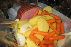 Komplettes Mittagessen aus dem Bratschlauch