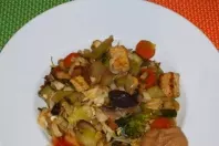 Bami mit ganz viel Gemüse und Erdnusssauce