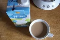 Milch aus Tetra Pak "kleckerfrei" eingießen