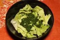 Tiefkühlspinat in Salatsauce