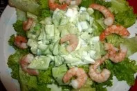 Gurkensalat in Sahnesoße mit Shrimps