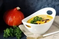 Schnelle Kürbis-Gemüse-Suppe mit Sekt