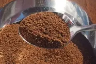 Gerüche nach dem Kochen beseitigen: Kaffee auf die Herdplatte
