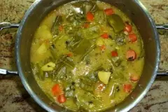 Bohnensuppe mit Kartoffeln und Möhren