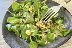 Feldsalat mit Banane