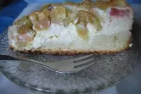 Fruchtige Quark-Rhabarber-Torte mit Mandelbaiser