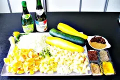 Süß-sauer scharfes Zucchini-Zwiebel-Obst-Chutney