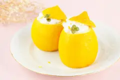 Zitronensorbet in der Zitrone