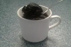 Veganer Mikrowellen-Brownie auf Vorrat