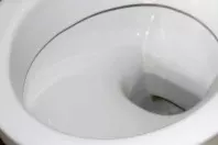 Kalkablagerungen in der Toilette