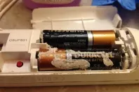 Ausgelaufene Batterie - Fernbedienung reinigen