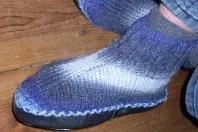 Socken oder Hüttenschuhe ohne komplizierte Ferse stricken