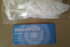 Gardinen mit Röllchen im Wäschenetz waschen