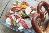 Bunter Wurstsalat nach bayrischer Art