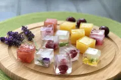 Saft einfrieren: Eiswürfel aus Fruchtsaftresten