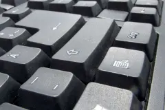 Tastatur reinigen mit Druckspray
