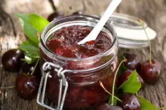 Sauerkirsch-Schokoladen-Marmelade