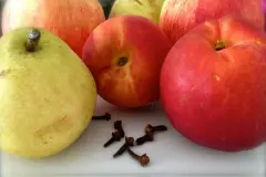 Fruchtfliegen mit Gewürznelken fernhalten