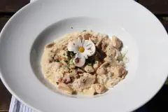 Sahneschnitzel mit Zwiebelsuppe