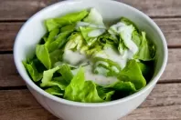 Saure Sahne Dressing - perfekt zu Blattsalat