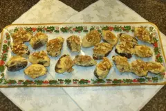 Marzipan-Datteln mit weißer Schokolade und Walnuss