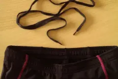 Zugband in Hose durch Schnürsenkel ersetzen