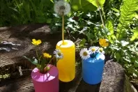 Bunte Vasen: Gläser mit Luftballons aufhübschen