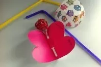 Einladungskarte mit Lolli in Schmetterlingsform basteln