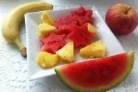 Melonen anrichten mit Ausstechformen