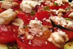 Ofentomaten mit Knoblauch, Mozzarella oder Ziegenkäse - vegetarisch