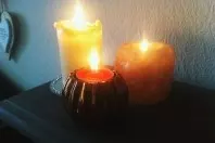 Kerzen löschen - Ruß- und Qualmentwicklung verhindern