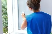 Fenster klar und streifenfrei putzen
