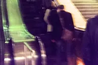 Mit Rucksack auf der Rolltreppe & im Gedränge