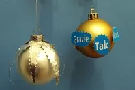 Weihnachtsbaumkugeln mit Deko aus Alu und Papierstickern