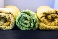 Handtücher rollen statt zusammenlegen (falten)