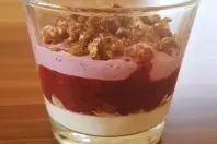 Früchte-Frischkäse-Joghurt Dessert