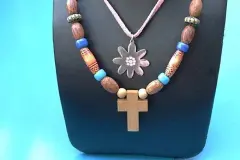 Im Urlaub keinen wertvollen Schmuck tragen!