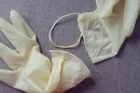 Recycling - stabile Gummibänder aus Einmalhandschuhen