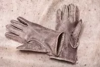 Leder-Fingerhandschuhe mit kaputtem Futter als Autohandschuhe