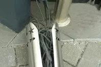 WC-Rollenhalter wird zum Versteck für Kabel
