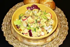 Rustikales Abendbrot: Bratwurstsalat mit Senfsoße