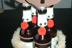 Kleine Aufmerksamkeit zur Weihnachtszeit: Bierflaschen mit Geweih